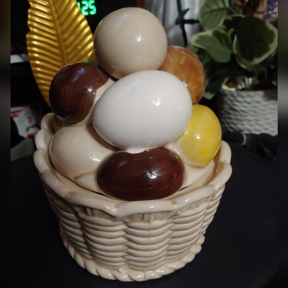 Ceramic Easter Egg Candy Dish with Lid Japan Armbee San Francisco - Picture 2 of 6